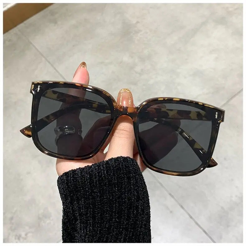 Square Sunglasses Women Designer Luxury Cat Eye Sun Glasses Female Classic Vintage Eyewear UV400 Outdoor Holiday Glasses